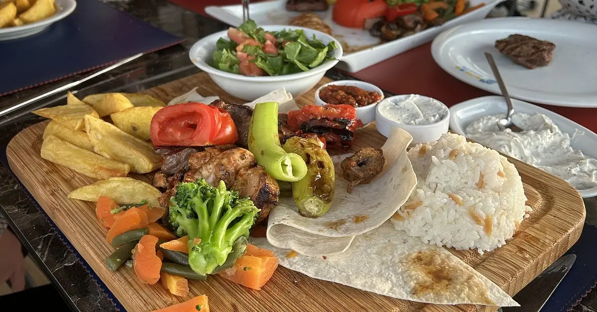 رستوران و بار مورفی (Murphys Bar And Restaurant) - رستوران های کوش آداسی