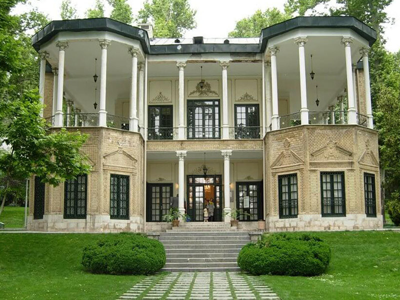 کاخ نیاوران - الی گشت