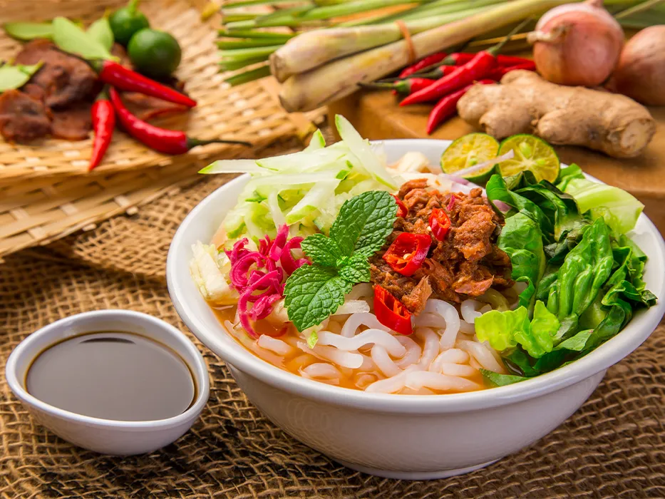 غذاهای خیابانی مالزی - پنانگ آسام لکسا