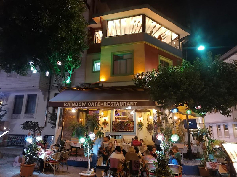 Rainbow Cafe & Restaurant - الی گشت