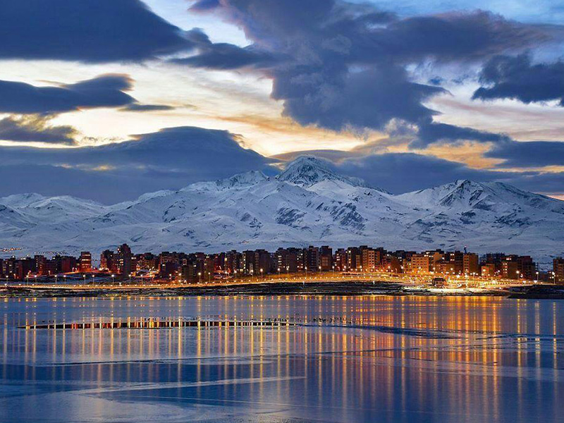 خاصیت درمانی آب دریاچه شورابیل - الی گشت