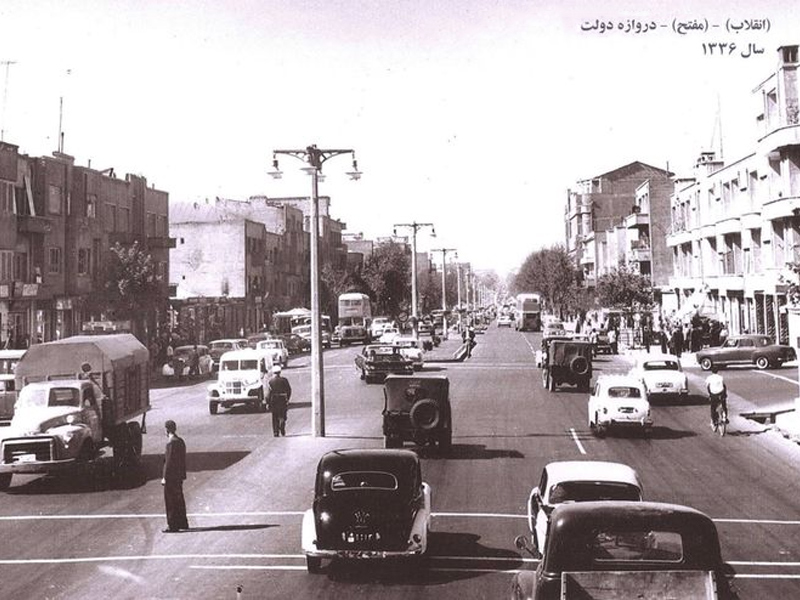 خیابان انقلاب - الی گشت