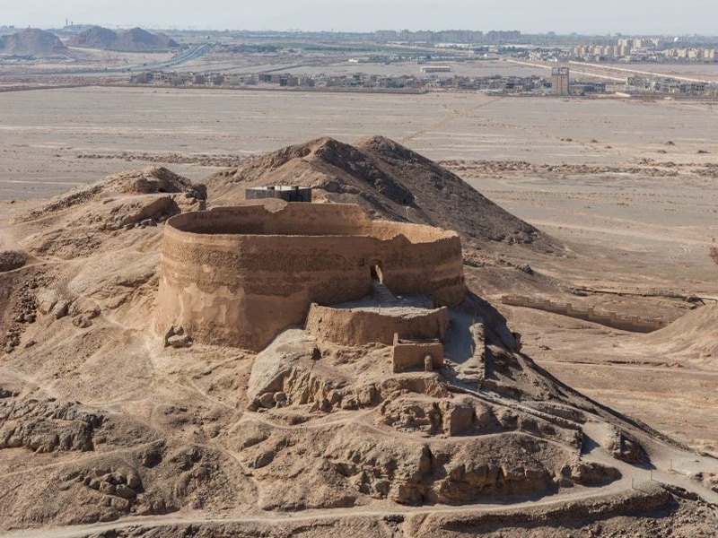 دخمه زرتشتیان یزد و وحشتی تمام نشدنی - الی گشت