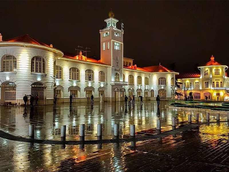 میدان شهرداری رشت در شب - الی گشت