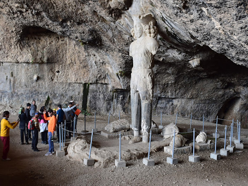 مجسمه شاپور