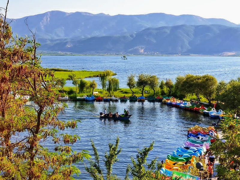 دریاچه زریوار