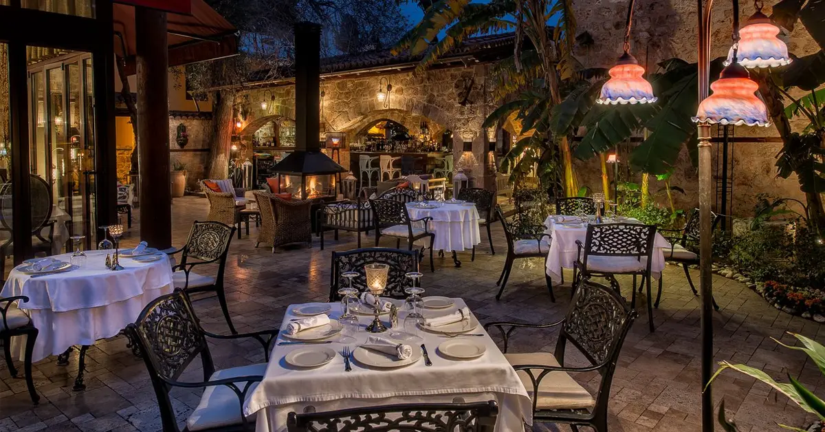 Seraser Fine Dining Restaurant در هتل Tuvana