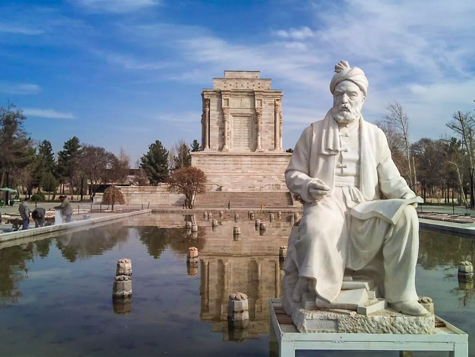 آرامگاه فردوسی از جاذبه مشهد