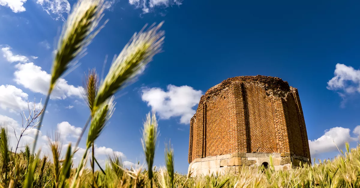 شاطر گنبد - جاذبه های دیدنی ساری