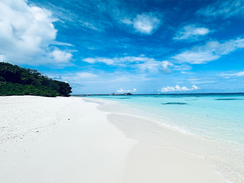 ۲. جزیره کوماندو (Komandoo Island)