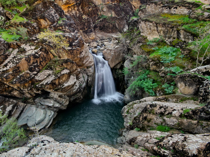 بازدید از آبشار پیازه لرستان