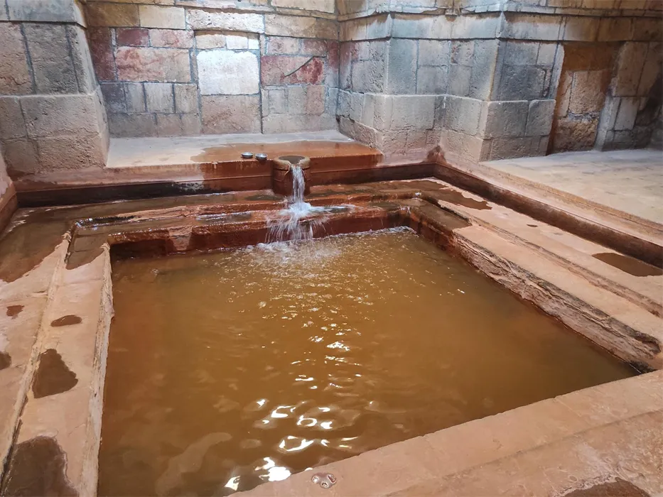 چشمه آب گرم ورتون