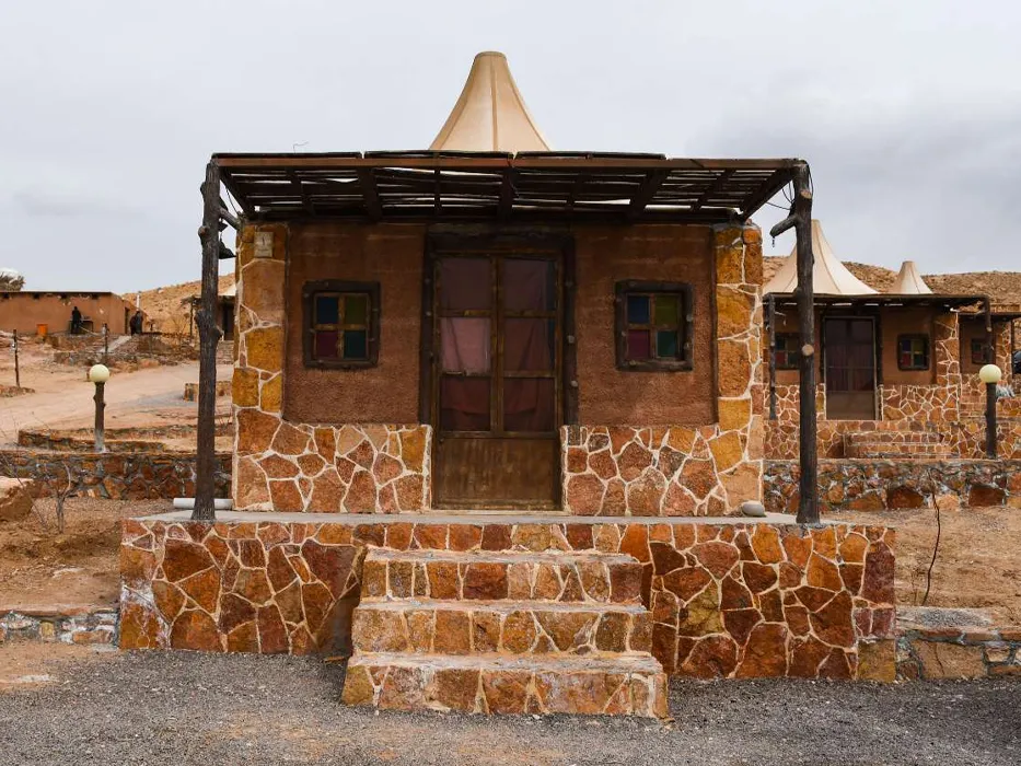 چشمه آب گرم ورتون