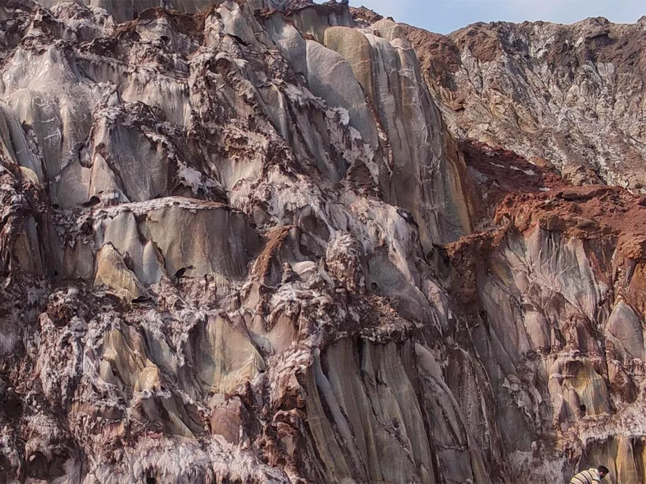 غار الهه نمک - دیدنی های هرمز