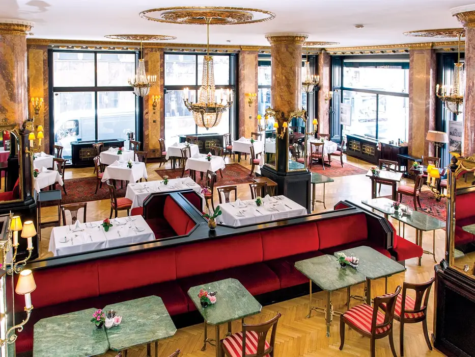 کافه آستوریا (Cafe Astoria)