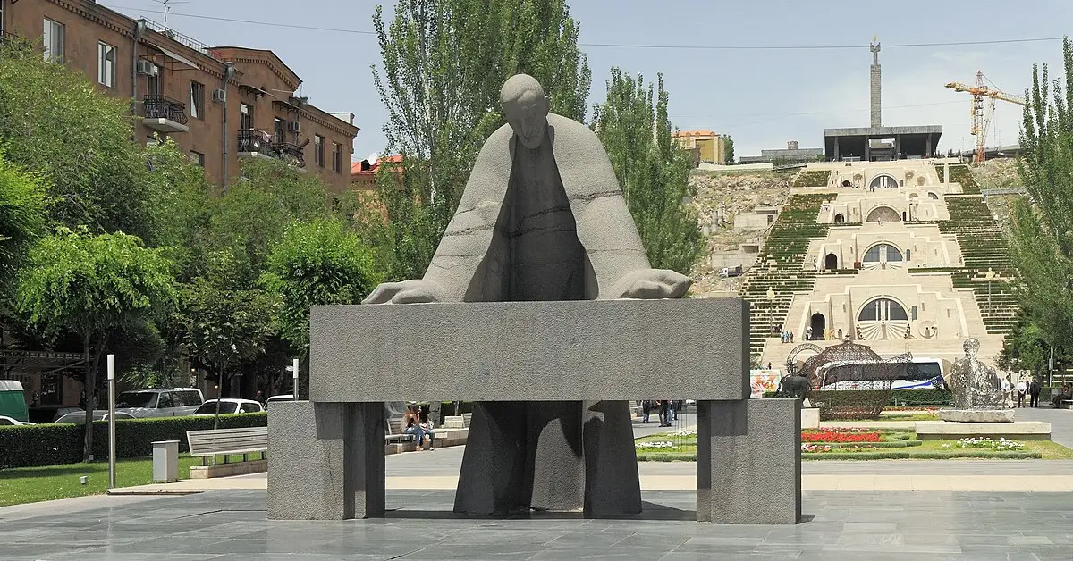 مجسمه الکساندر تامانیان | Alexander Tamanyan Statue