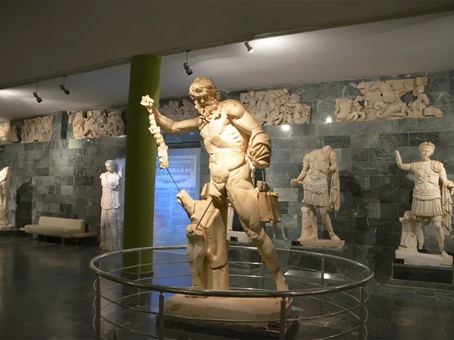 موزه آنتالیا  (Antalya Museum)