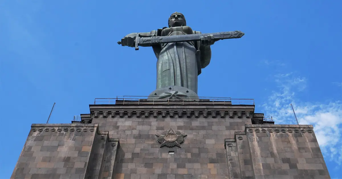 پارک پیروزی و مجسمه مادر ارمنستان | Victory Park and Statue of Mother Armenia - جاذبه های ایروان