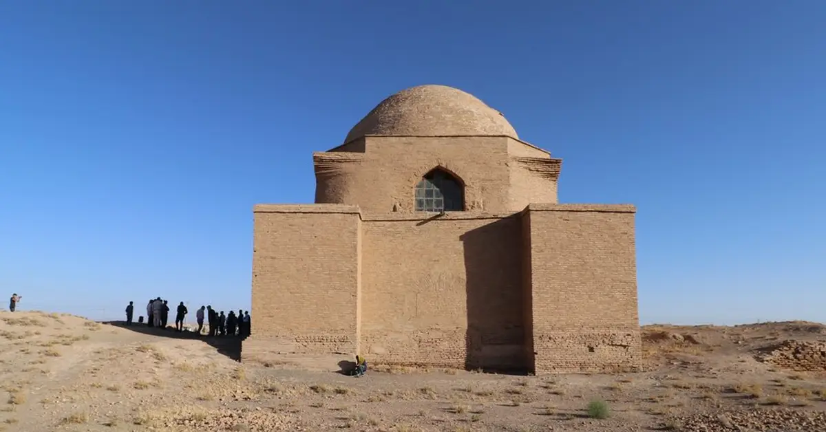 آرامگاه ارسلان جاذب