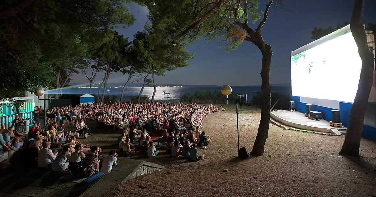 سینما فضای باز باکو  (Baku Open Air Cinema) 