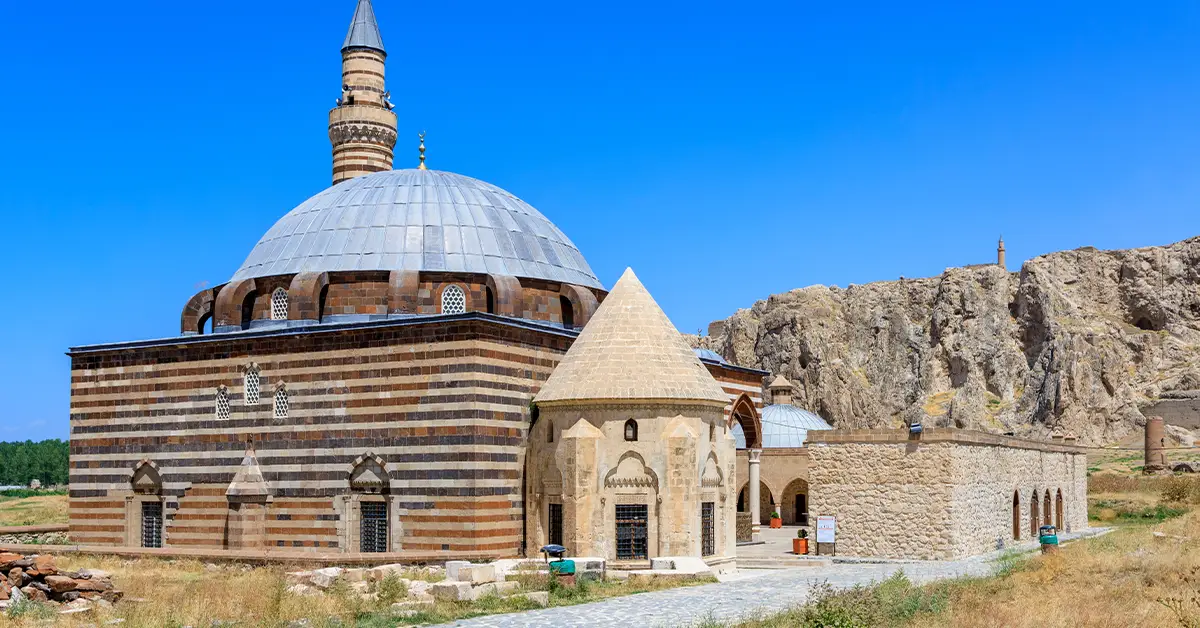 مسجد کبود از جادویی ترین لوکیشن های عکاسی وان
