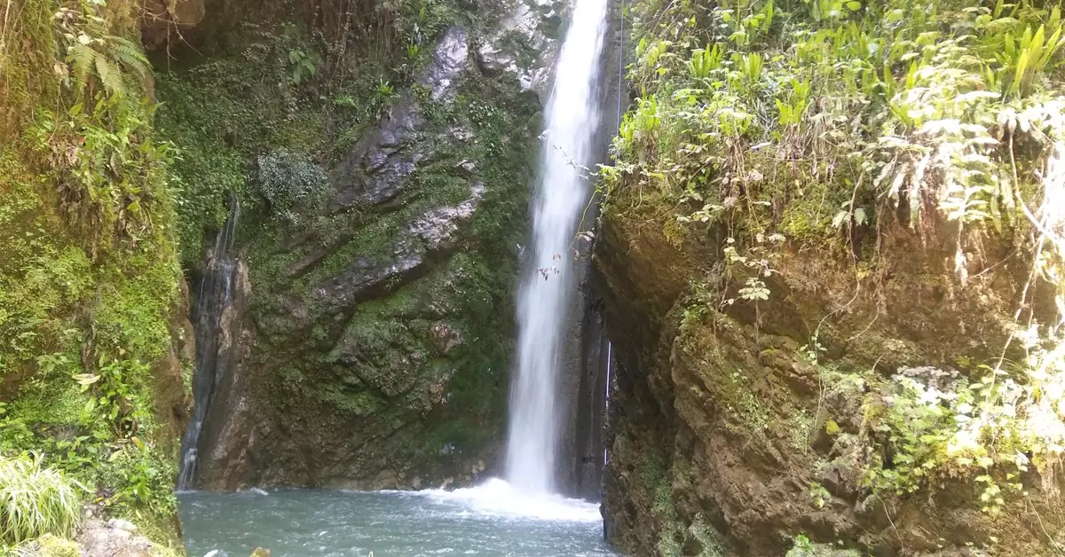 عکاسی از آبشار سنگ درکا در سفر به شمال