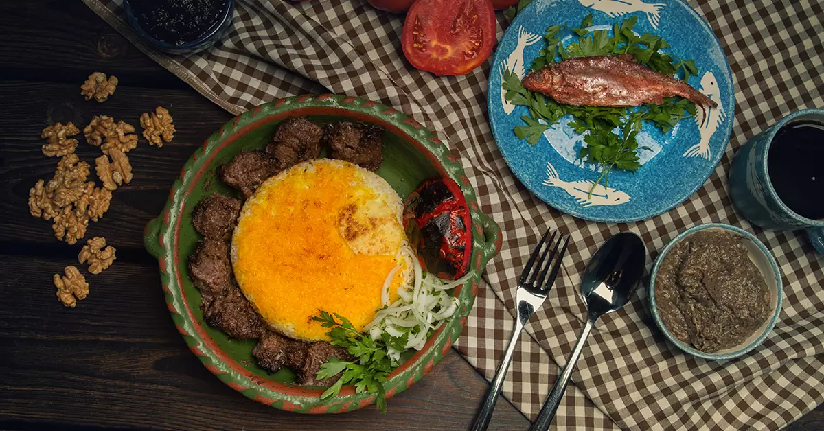 غذاهای سنتی رشت مثل میرزا قاسمی و باقلا قاتق