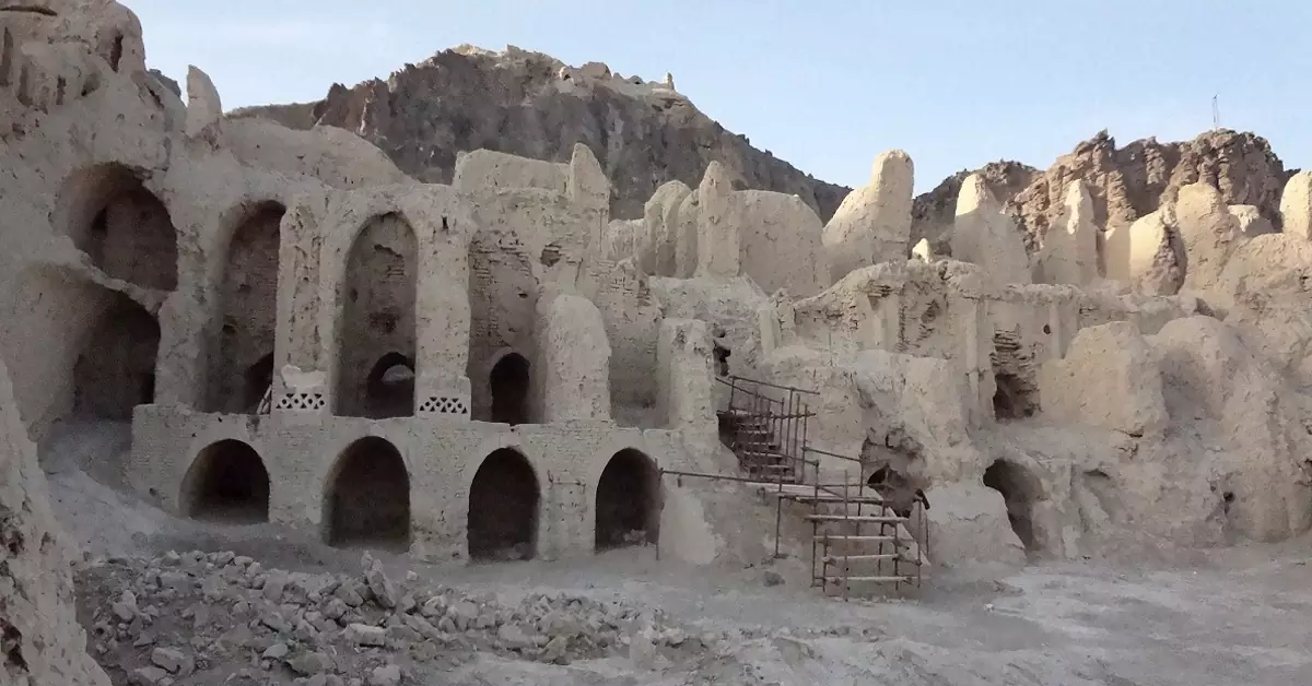 بقایای باستانی کوه خواجه، گنجینهای از تاریخ ایران