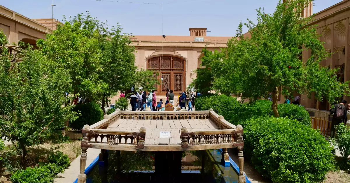 نمای بیرونی خانه لاریهای یزد در بافت تاریخی