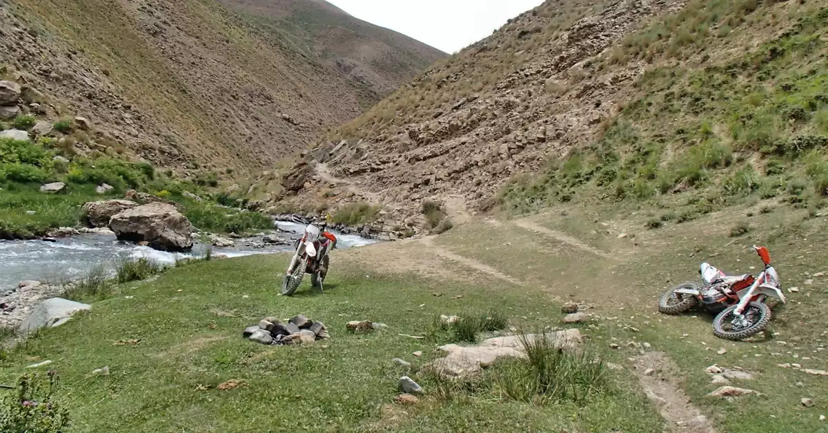 چشمه‌ها و مسیرهای آبشارگونه وارنگه‌رود البرز