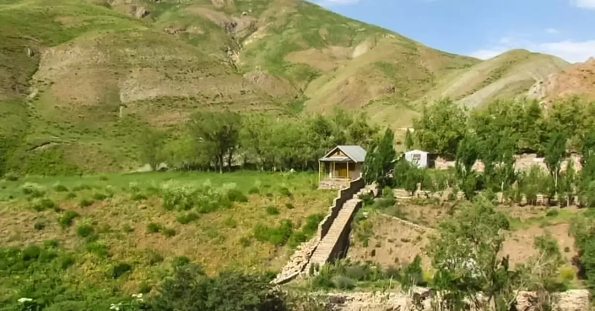 نمایی زیبا از طبیعت سرسبز روستای آزادبر