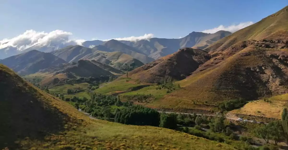 چشمه‌سارهای طبیعی نزدیک روستای آزادبر