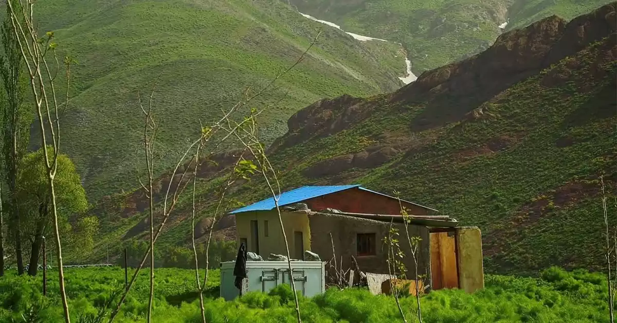 مسیرهای پیاده‌روی و طبیعت‌گردی در آزادبر