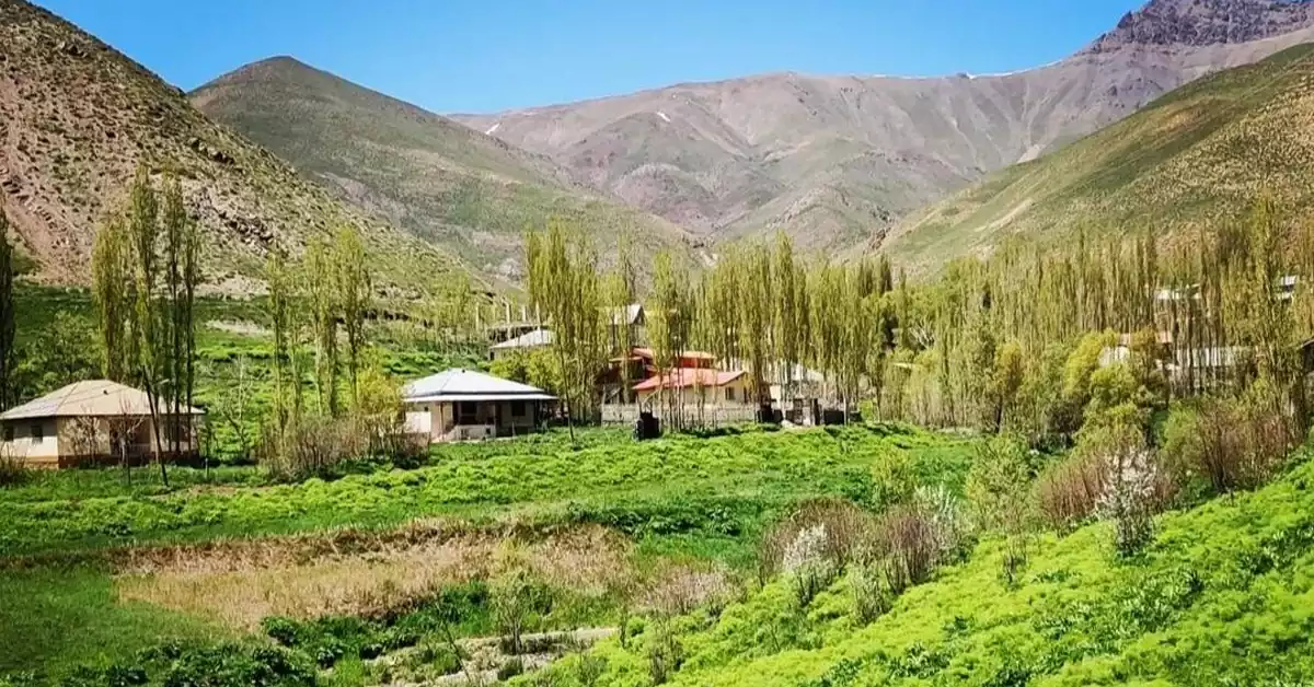 خانه‌های روستایی سنتی در روستای آزادبر