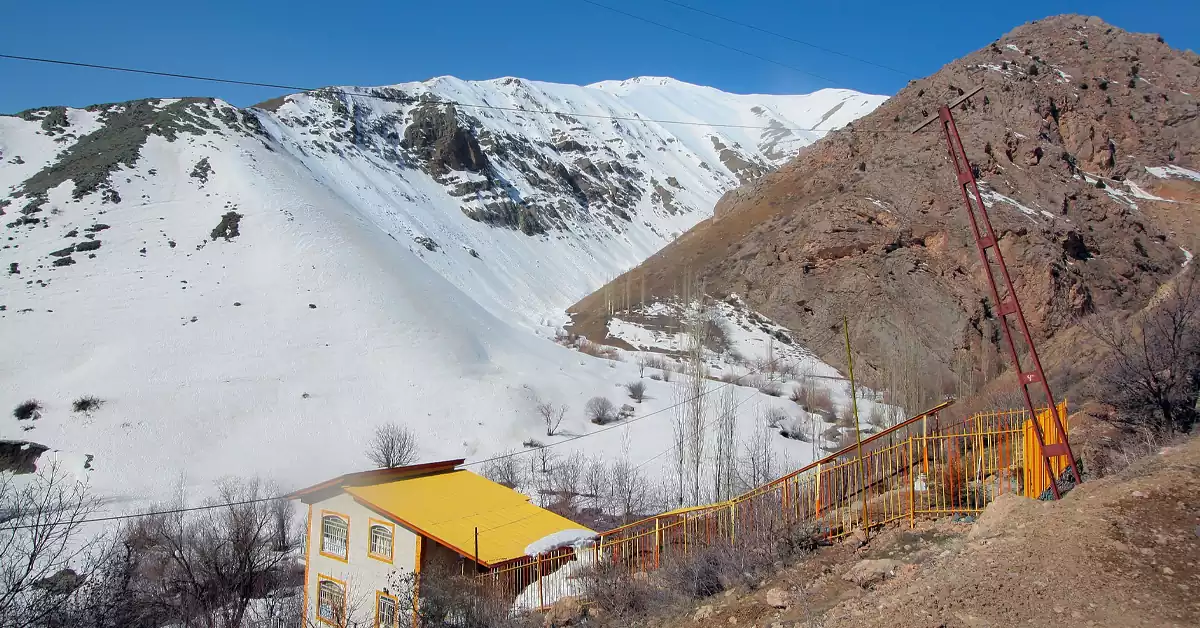 کوه‌های روستای آزادبر