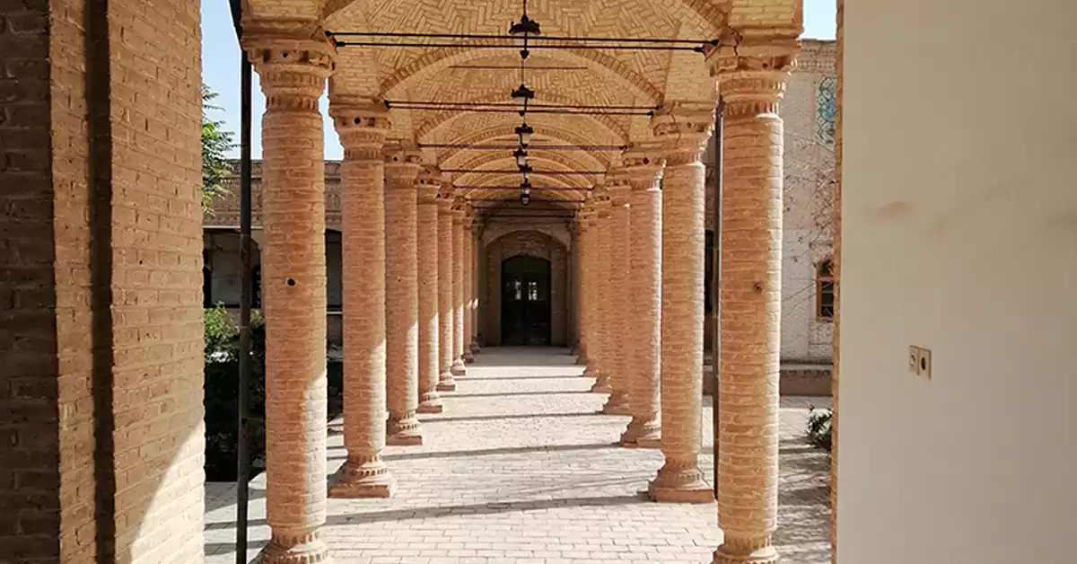 حیاط و محوطه سنتی موزه مارکار یزد