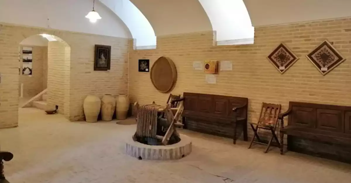 ابزارها و اشیای قدیمی مربوط به آموزش در موزه مارکار