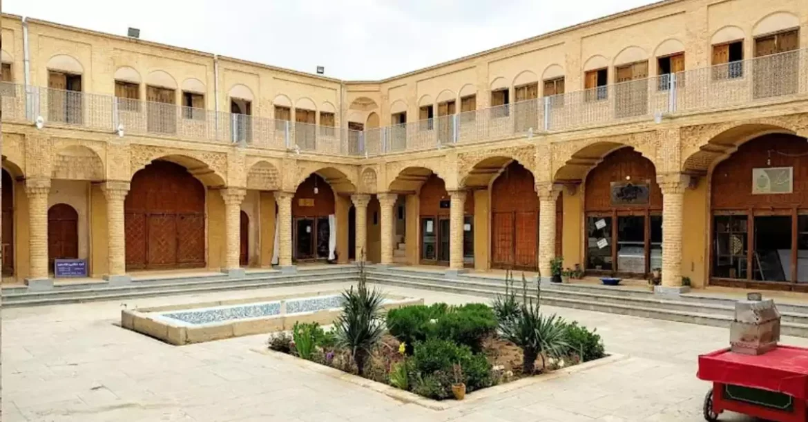 عکس تیمچه صرافیان آباده به عنوان یکی از جاذبه‌های فرهنگی فارس