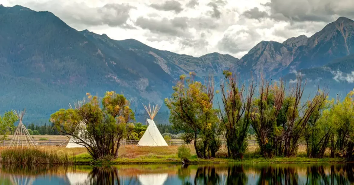 دشت‌های سرسبز و چشم‌نواز روستای آزادبر در تابستان