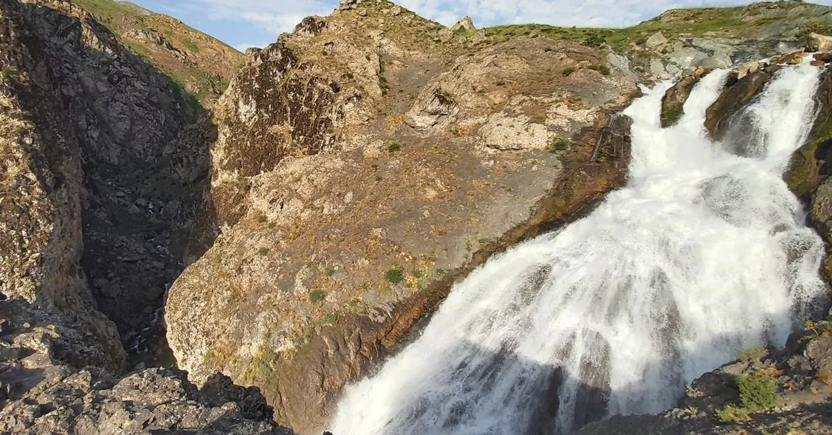 فضای آرام و بکر اطراف آبشار سوله دوکل