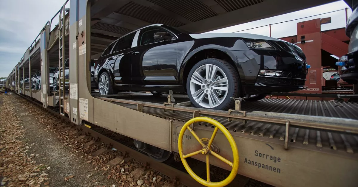 واگن ویژه حمل خودرو در قطار