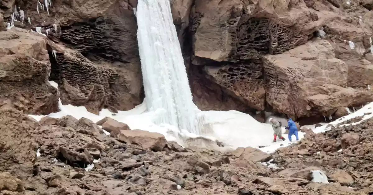 پیمایش طبیعت‌گردان در مسیر رسیدن به دشت آزو