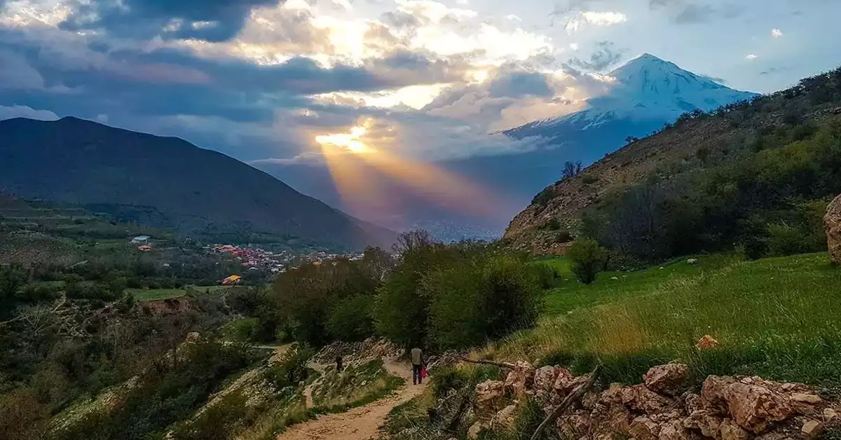 طلوع آفتاب بر فراز دشت آزو با مه صبحگاهی