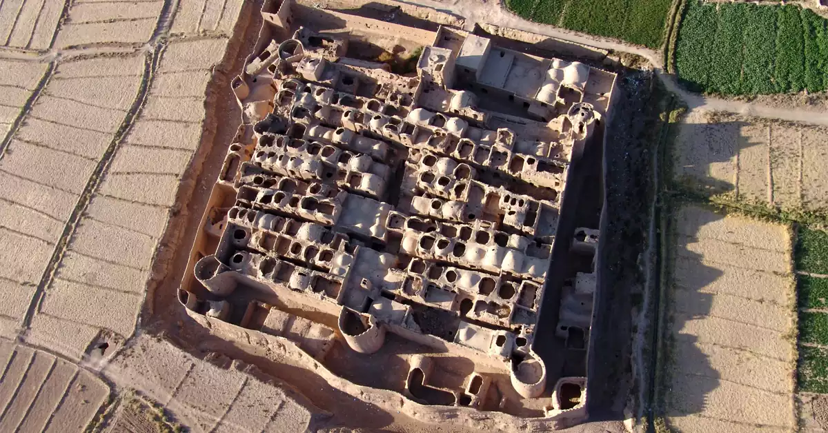 نمای هوایی قلعه سریزد با معماری چندلایه