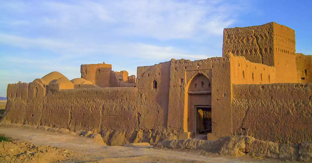 چشم‌انداز اطراف قلعه سریزد در نزدیکی یزد