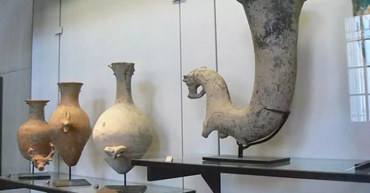 اشیای باستانی و مردمشناسی در موزه آبادان