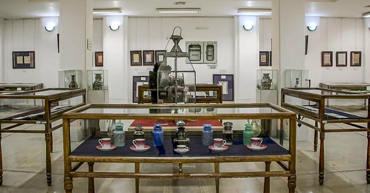 آثار هنری و صنایعدستی به نمایش درآمده در موزه وزیری یزد