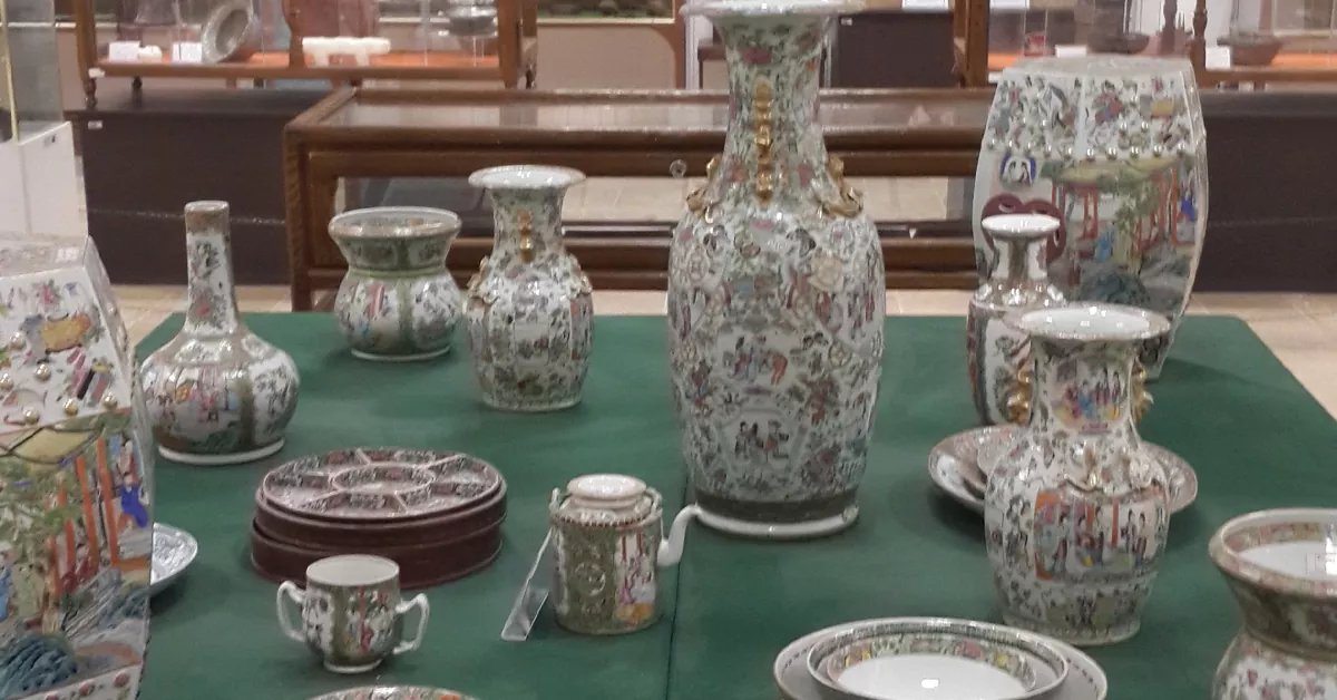 نمای نزدیک از اشیای ارزشمند موزه وزیری یزد