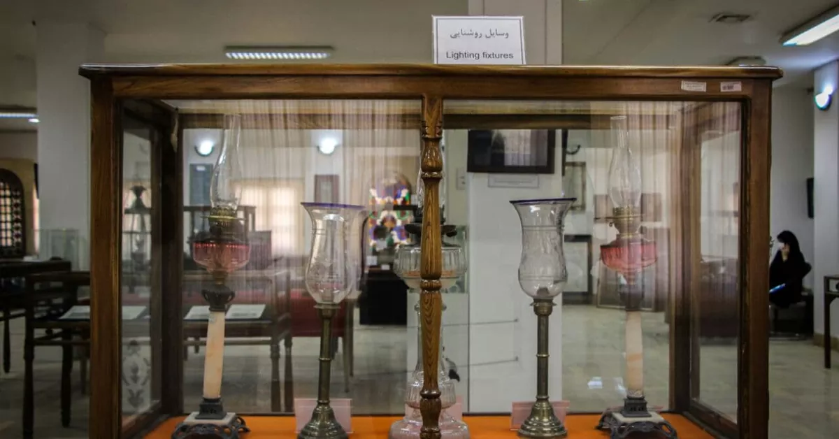 اسناد و اشیای قدیمی موجود در موزه وزیری یزد