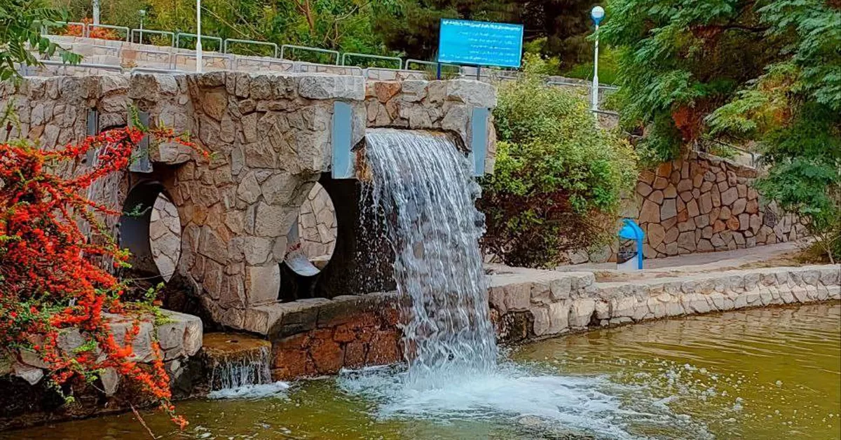 گردشگران در حال بازدید از پارک کوهسنگی مشهد